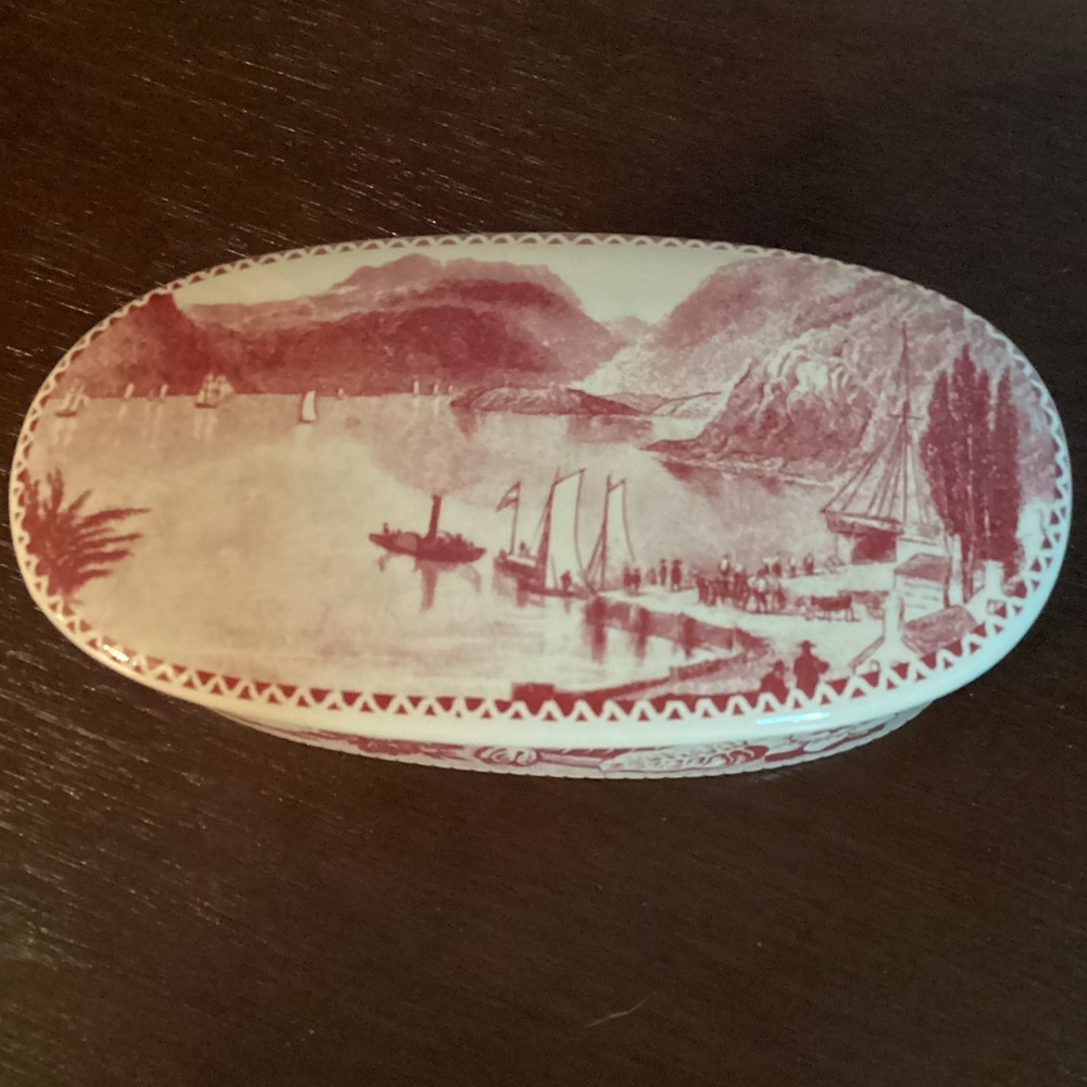 Home Scents American Beauty ceramic trinket box